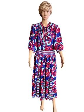 Diane Freis ~ Medium ~ Vintage ~ Blue/Purple ~ Floral ~ Ruffles & Tie Boho Dress